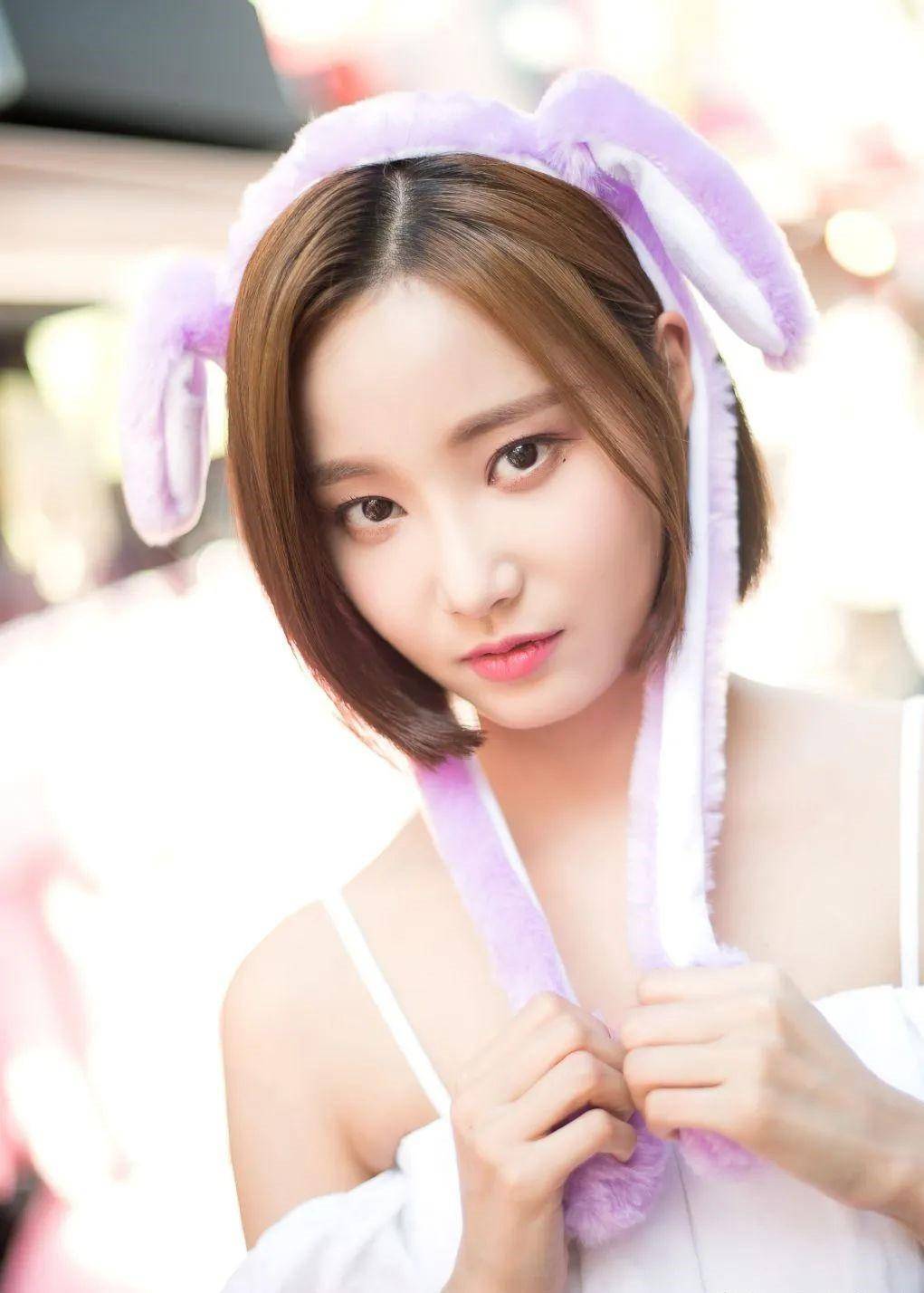 在2021年,李研雨被韩国媒体曝光,她与当红男艺人李敏镐的恋情,消息一