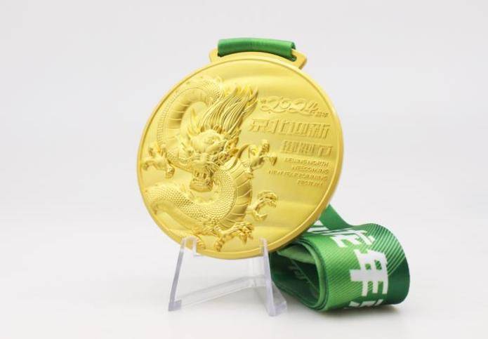 春节到啦,看到专属定制的龙年奖牌,怎能不心动?_迎新_赛事_设计
