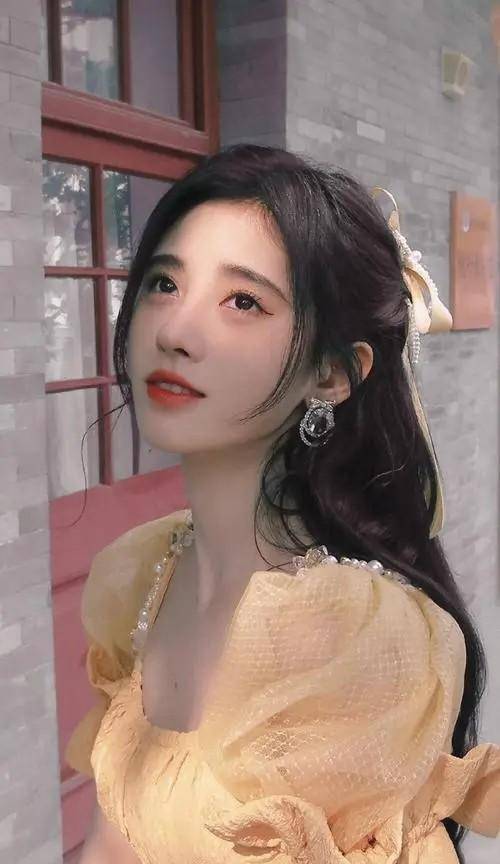 你的宝藏女孩:她一直都在默默努力,不断成长,请不要否认她_鞠婧祎