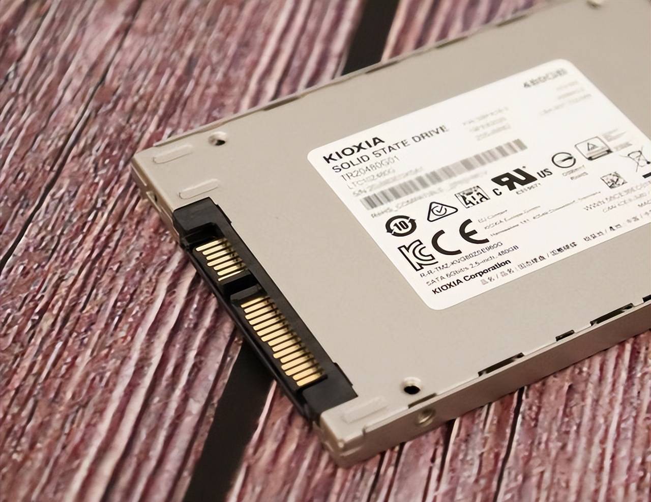 还在为存储空间不足哭泣的人看过来!"铠侠"固态硬盘出手啦!