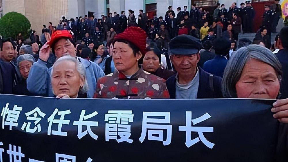 任长霞丈夫,45岁去世后与妻子合葬,他们唯一的儿子生活得怎么样_公安