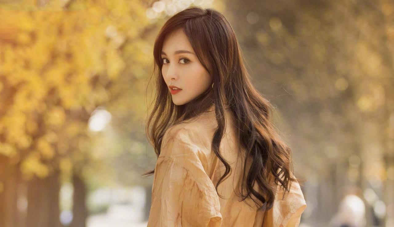 "爱情巨婴"唐嫣:嫁给身价10亿的富二代, 婚姻就像童话故事_罗晋_生活