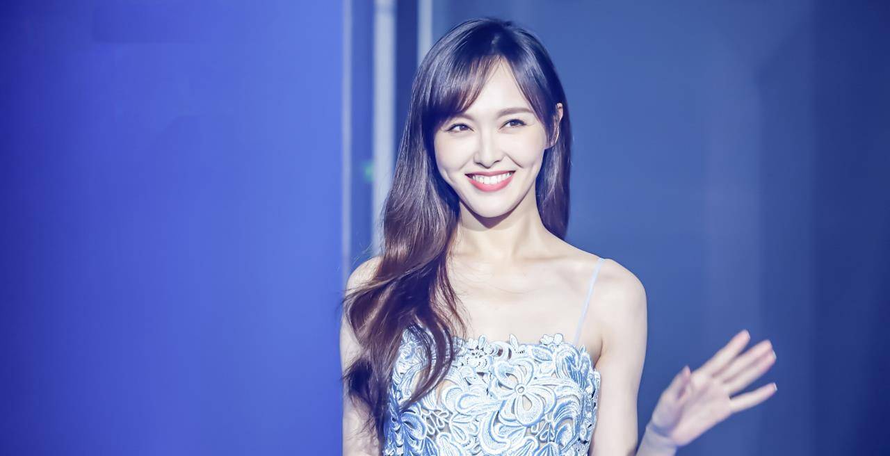 "爱情巨婴"唐嫣:嫁给身价10亿的富二代, 婚姻就像童话故事_罗晋_生活