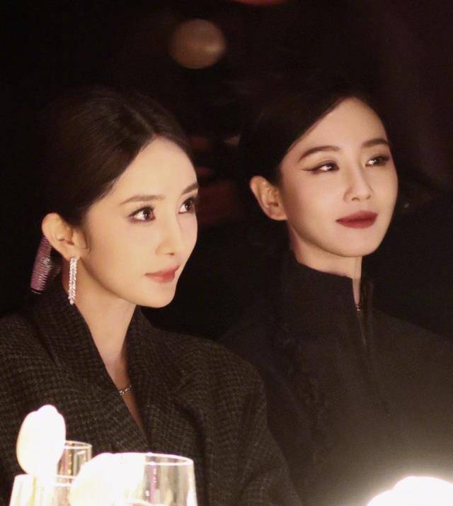 比如杨幂和好友刘诗诗当天也身穿古装,被用"酷"二字形容.