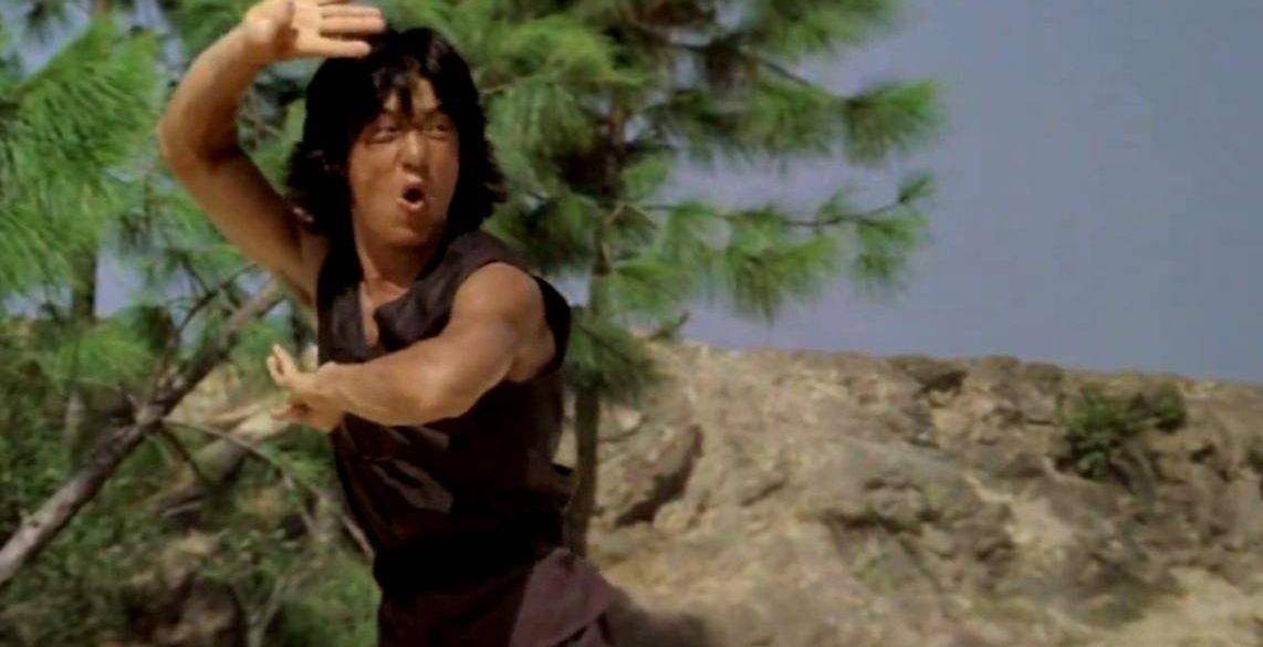 成龙是花拳绣腿,而李小龙是真功夫,结合影视资料告诉你_李连杰_肌肉