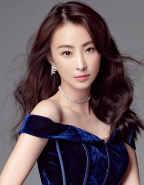 她曾是一名空姐,出道没几年便走红,如今凭借一部作品再次翻红_林静