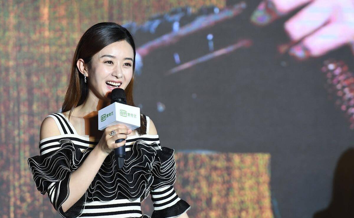 赵丽颖吃饭乱扒菜,粉丝却拿农村女孩出来挡事,农村女孩惹谁了?