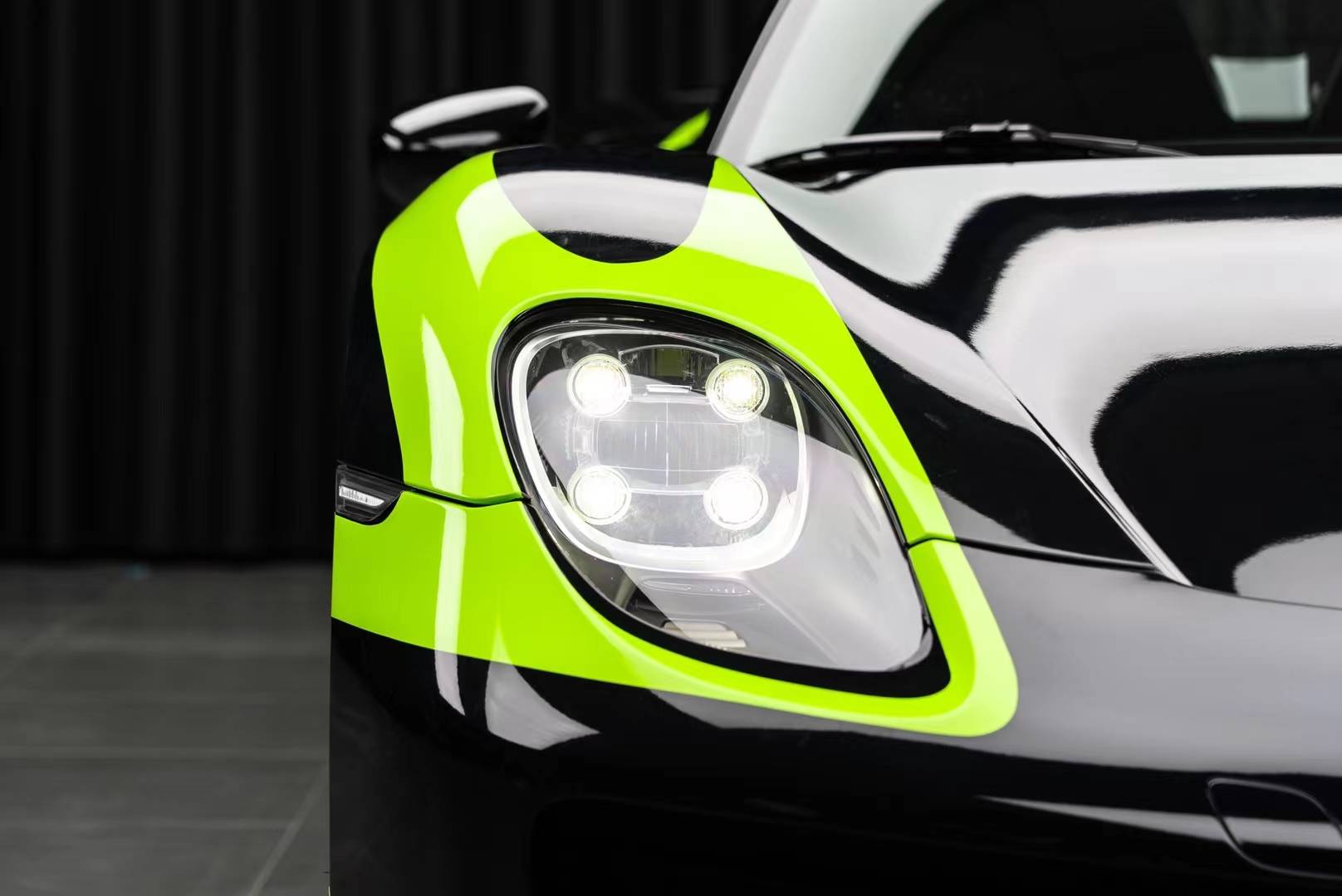 保时捷918-ek改色膜个性定制,酸性绿 钢琴黑