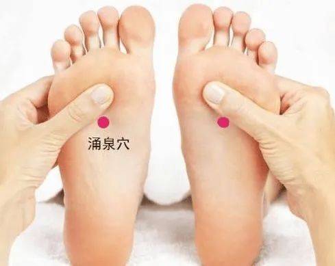 按摩"人体的第二心脏",有助于帕金森患者的恢复!_穴位_脚底_身体