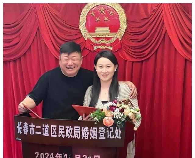 赵本山徒弟董三毛再婚但与前妻共演《乡村爱情16》,仍互扮夫妻_张小明