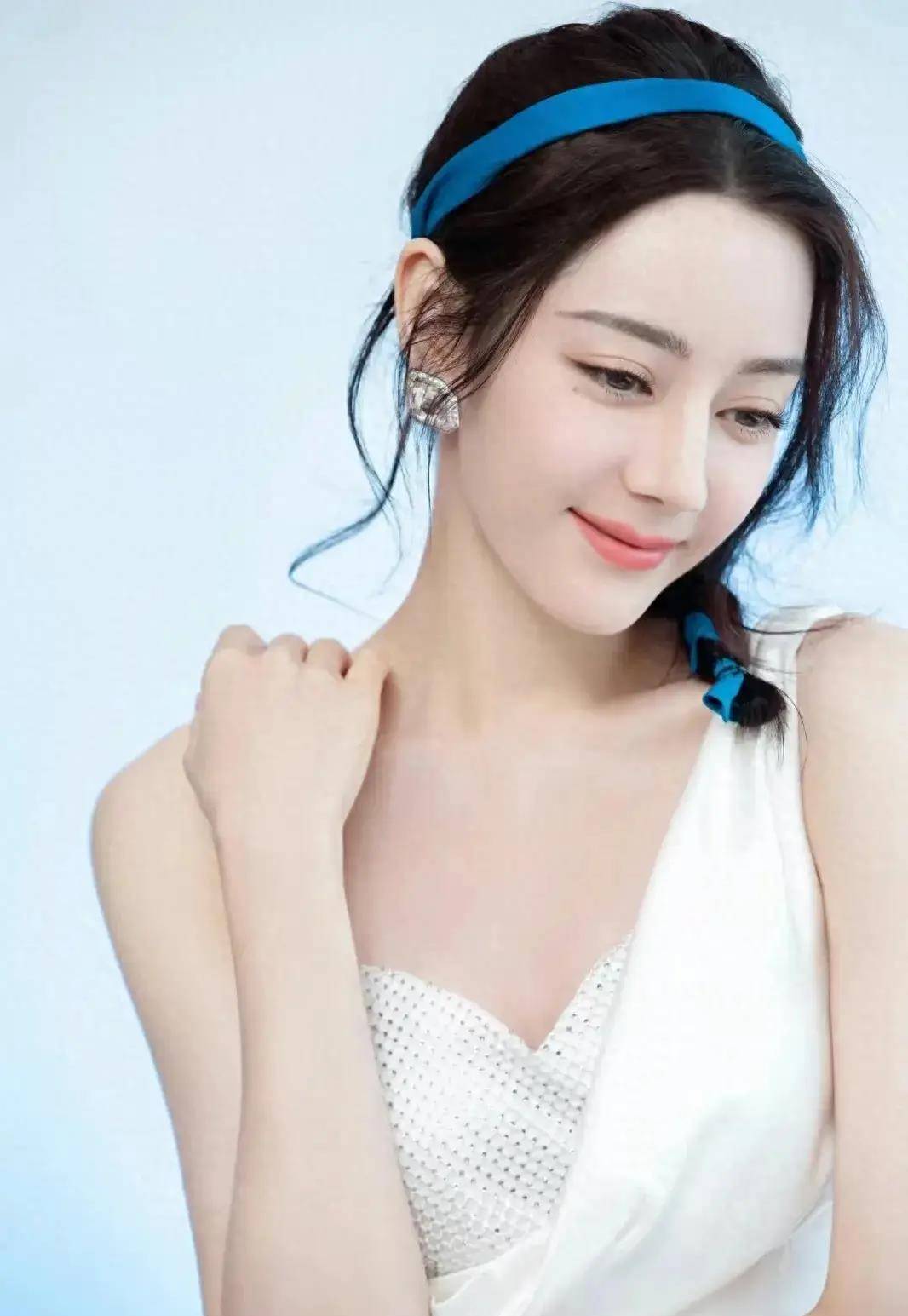 探秘迪丽热巴的魅力:如何成为气质独特的女神?_新疆_挑战_观众