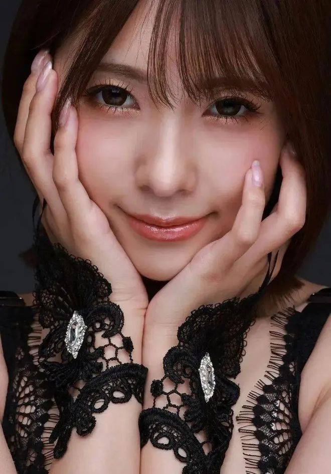 惊艳之美:完美身材如何炼成,揭秘日本性感女星的魅力密码!