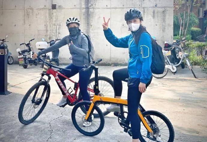 演员靳东:娶二婚的李佳,当两个儿子的爸爸也幸福_女儿_江珊_工作