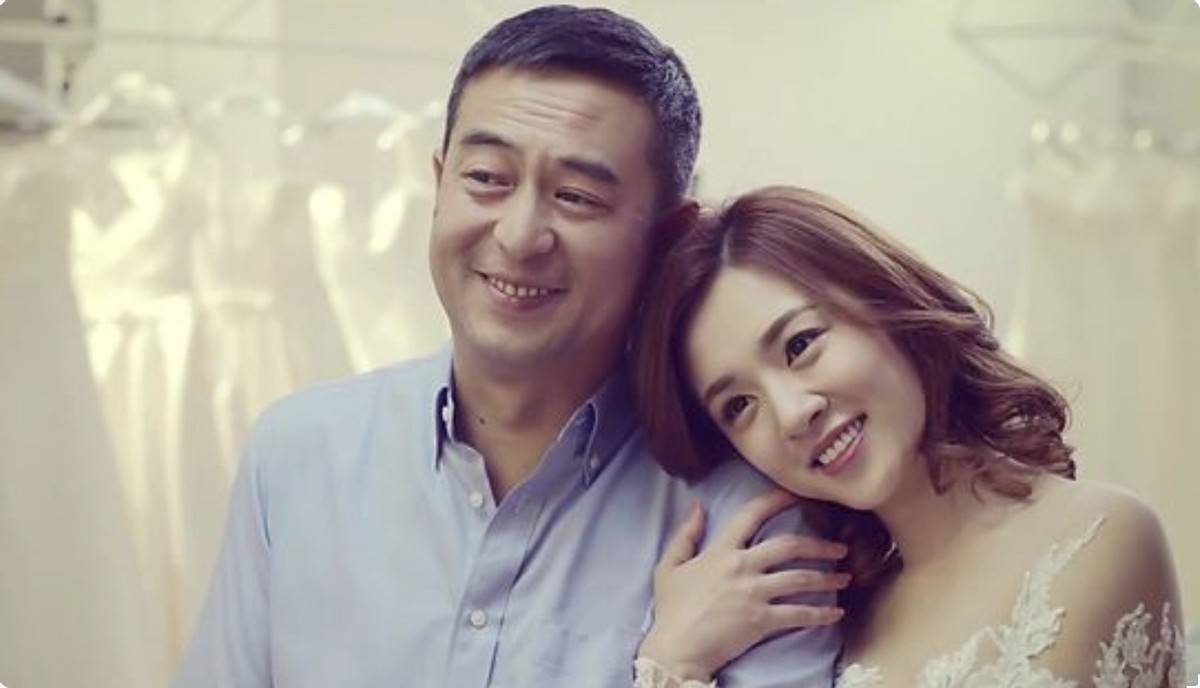 这一次,被勒出赘肉的王晓晨,把她的"中年尴尬"展现得淋漓尽致_演技