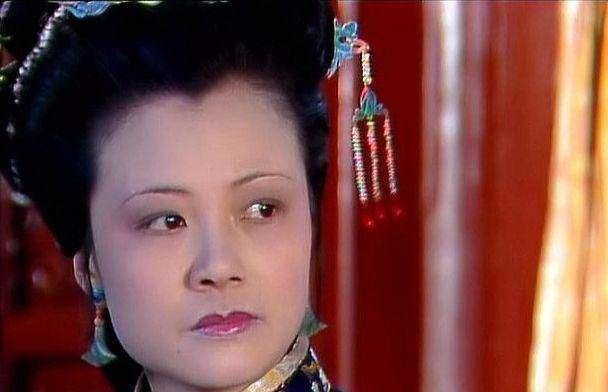 但当她亲耳听见,连柳湘莲都嫌弃她并亲自来索要定情信物时,她彻底地