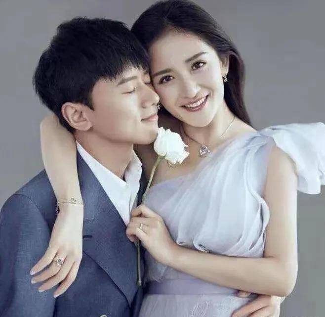 41岁谢娜发文为女儿庆生,并晒跳跳悄悄合影,女儿们长相好神奇_刘烨