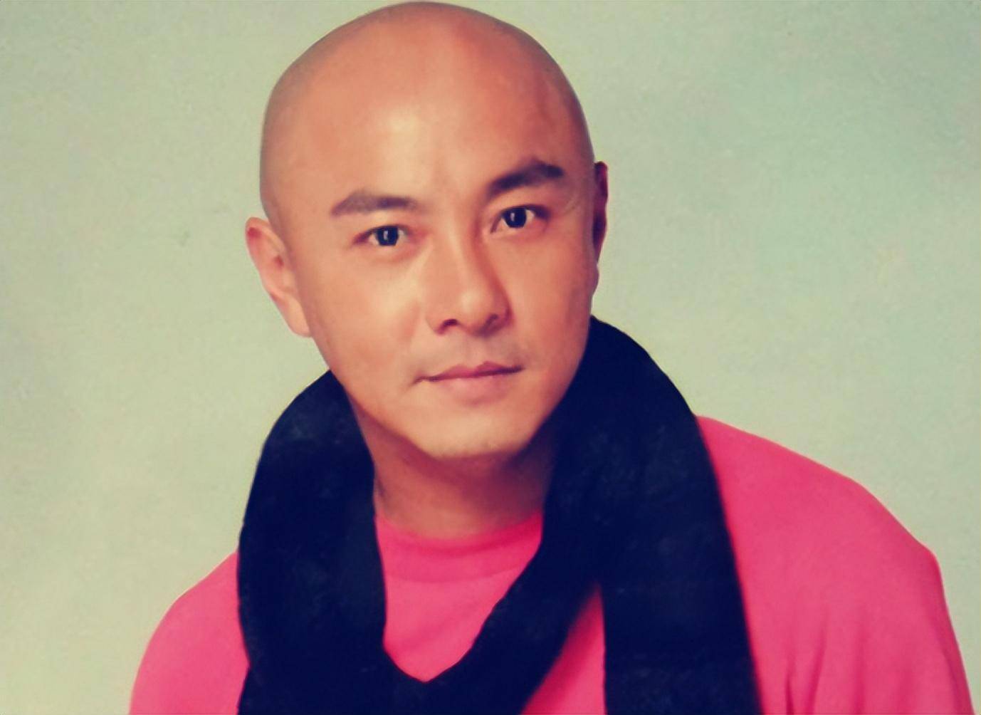 "风水轮流转",59岁复出的张卫健,"处境"越发尴尬了_演唱会_头发