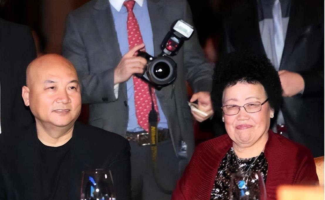 唐僧迟重瑞:嫁大11岁富婆,一生叫妻子"董事长",如今直播带货_陈丽华