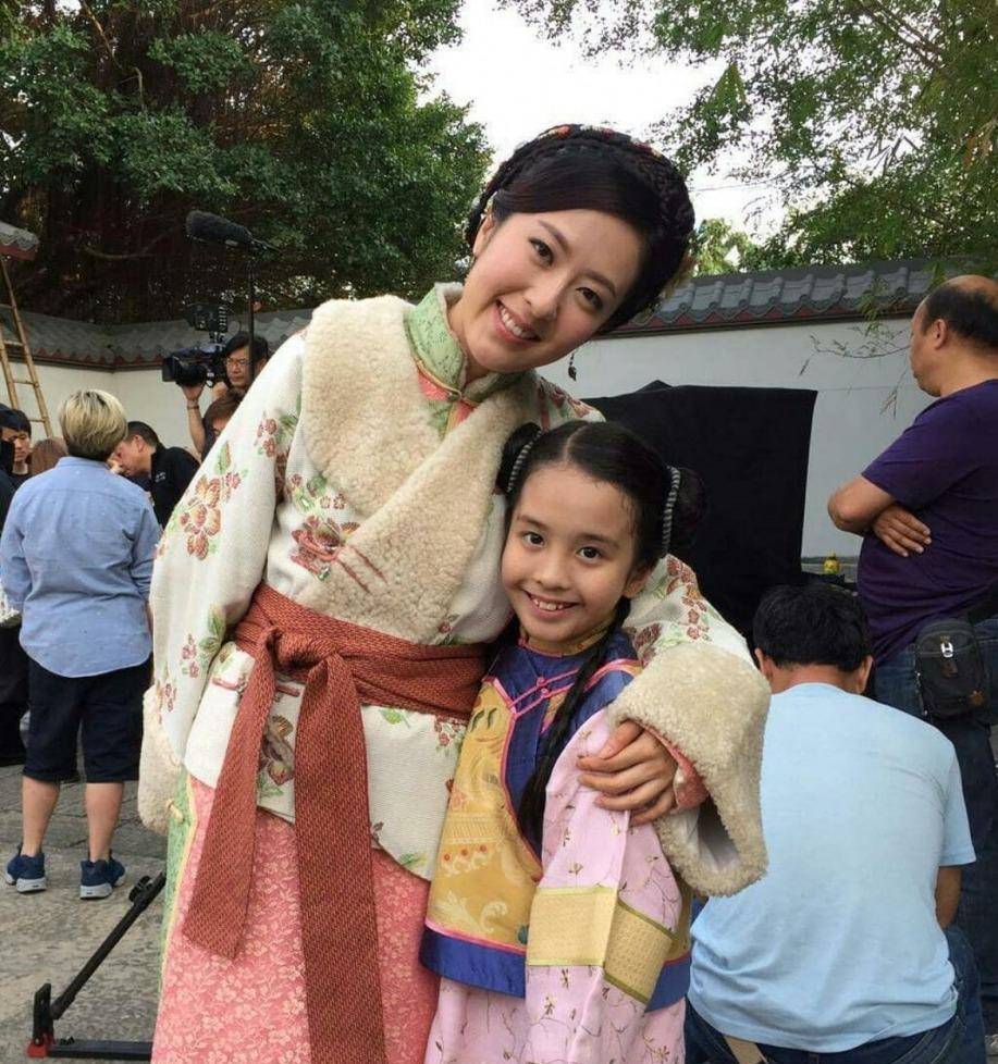 tvb御用童星陈偲颖已是15岁长腿美少女 期望参选香港小姐_bianca_大赞