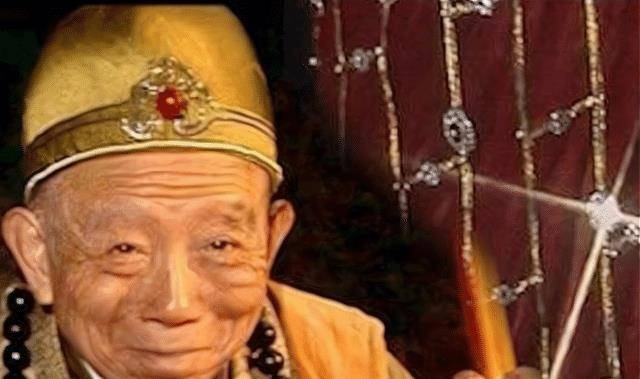 金池长老就一凡人,为什么却活了270岁,你看他每晚都是谁伺候?