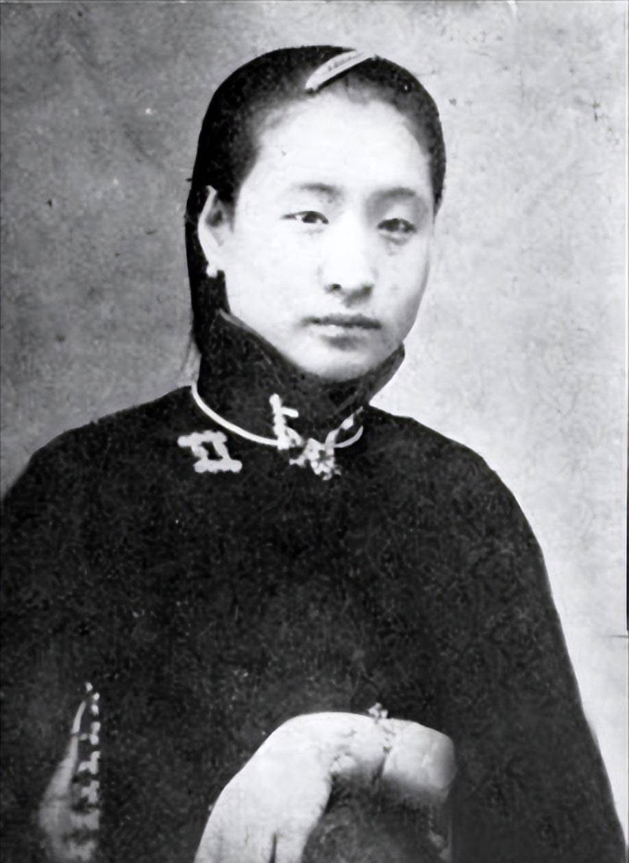 蔡锷死在夫人怀中,小凤仙自此消失,1998年她家人现身