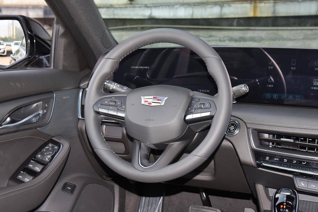 97万元凯迪拉克ct5 28t豪华型目前,凯迪拉克ct5在售的这四款车型都