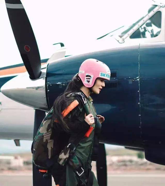 53岁健身女神刘叶琳,坚持锻炼20年,颜值高身材好无人敢叫大妈_运动