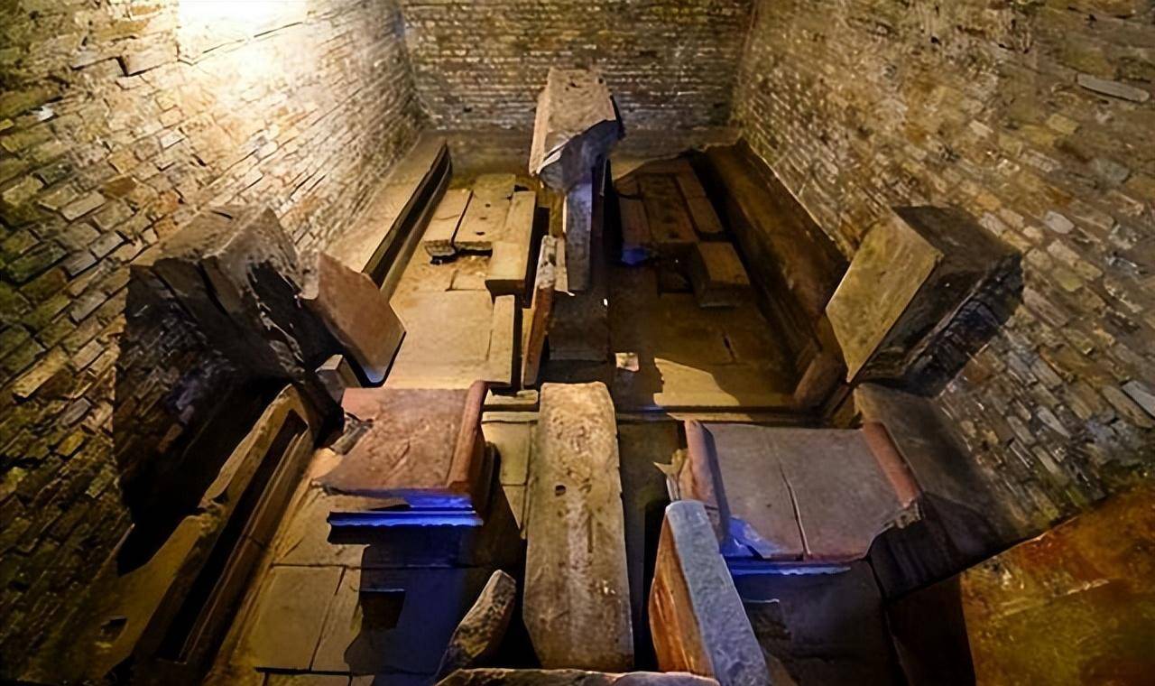 当年挖掘定陵的人员接连遇难,难道有灵魂在注视着?_陵墓_考古_皇帝