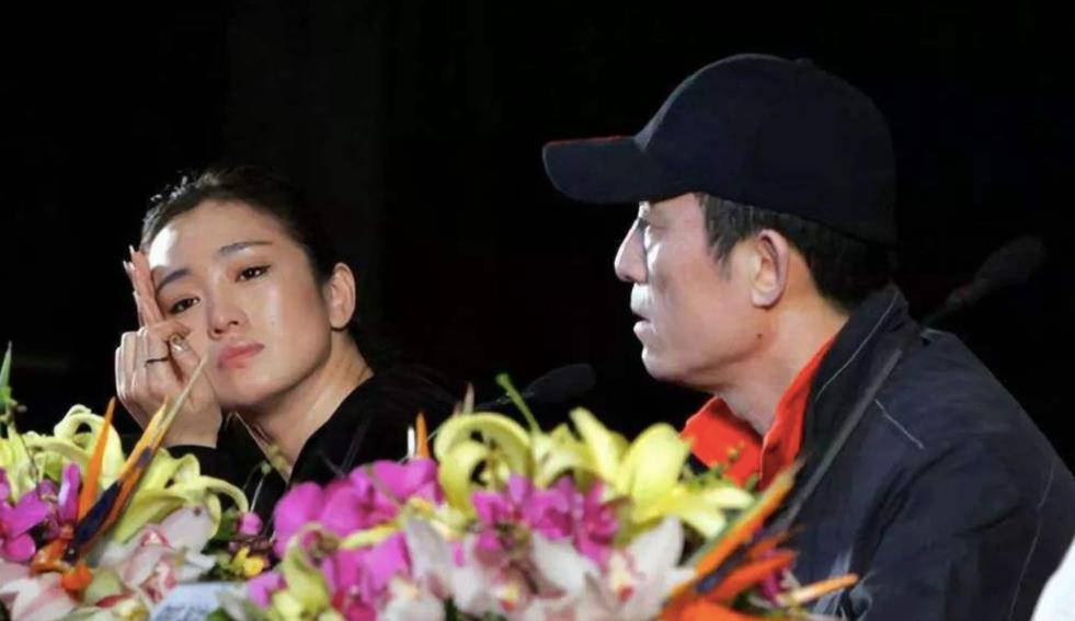 73岁张艺谋的私心:把女儿带进圈,如今又在《满江红》强捧大儿子_肖华