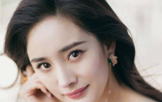 杨幂被张国伟公主抱,姿势成最大亮点,超过80斤做不来!