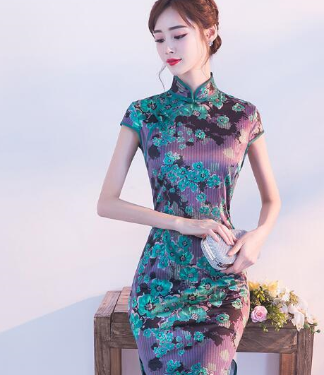 听说江南女子温婉淑惠,我能想象,穿一身旗袍装的她一定是最