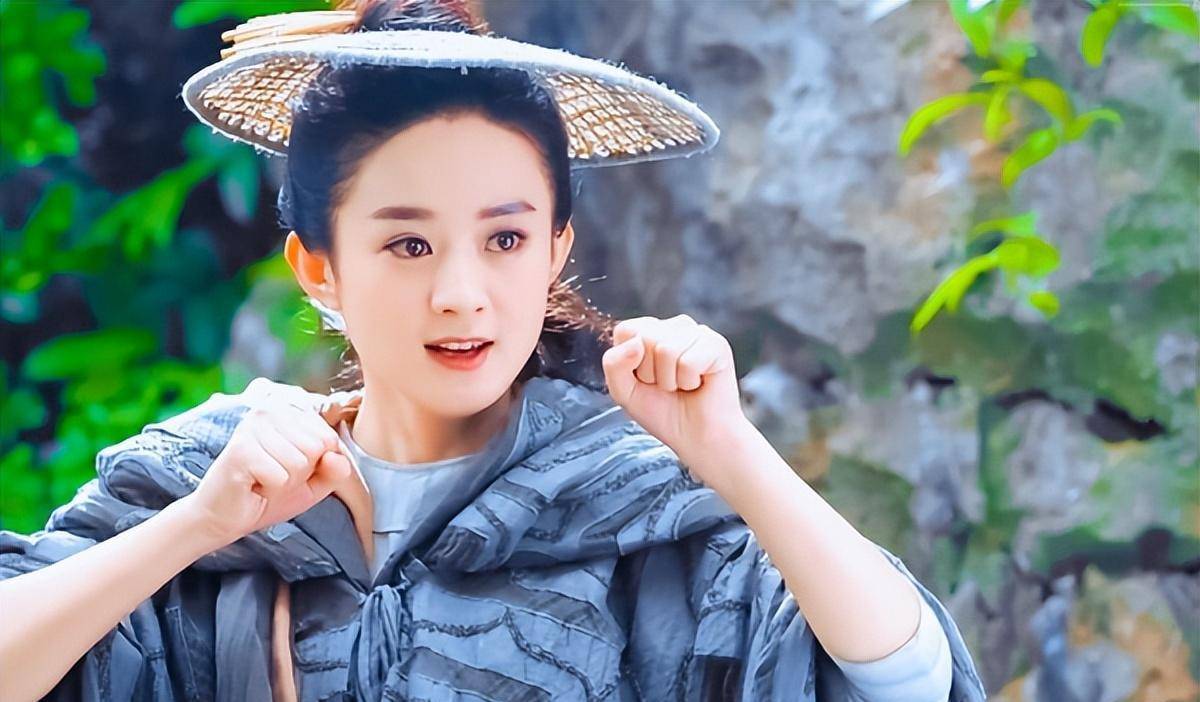 从高人气网红到新人演员,赵晴的入圈经历比赵丽颖要轻松一些.