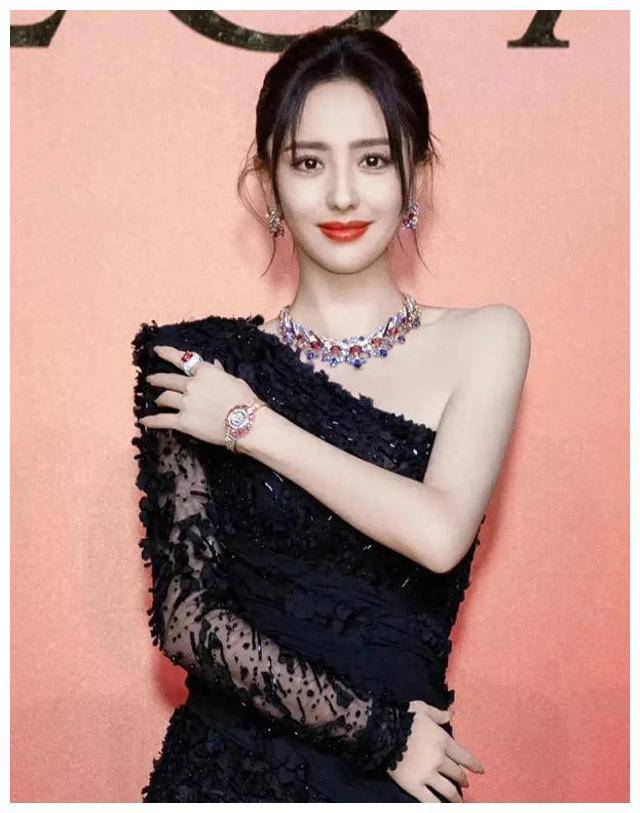 2021年5月,佟丽娅和陈思诚通过社交媒体宣布离婚的消息,他们共同走过