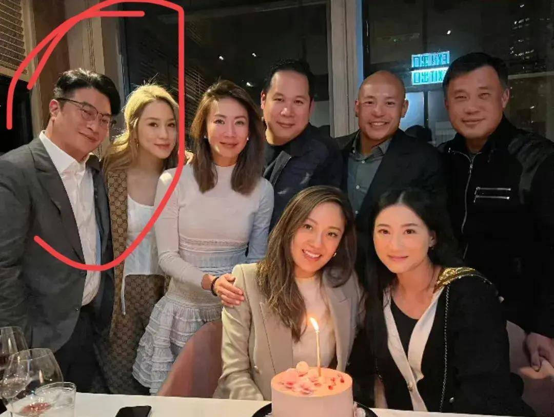 香港富太生日会,郭晶晶和霍启刚堂妹分别出席,徐子淇穿搭太抢镜_名媛