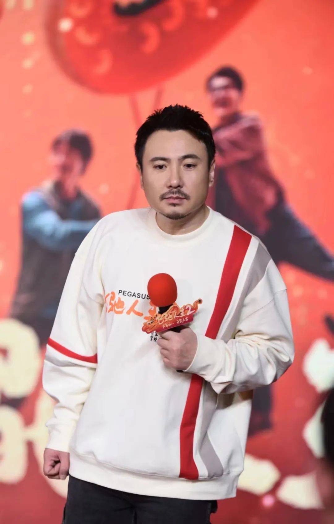 据悉,在去年3月,沈腾姐姐沈娜,就曾表示弟弟沈腾正在进行颈椎修复