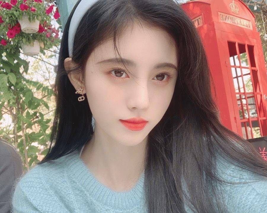 鞠婧祎晒怼脸自拍,皮肤白皙令人羡慕,失去美颜后却暴露真实颜值_照片