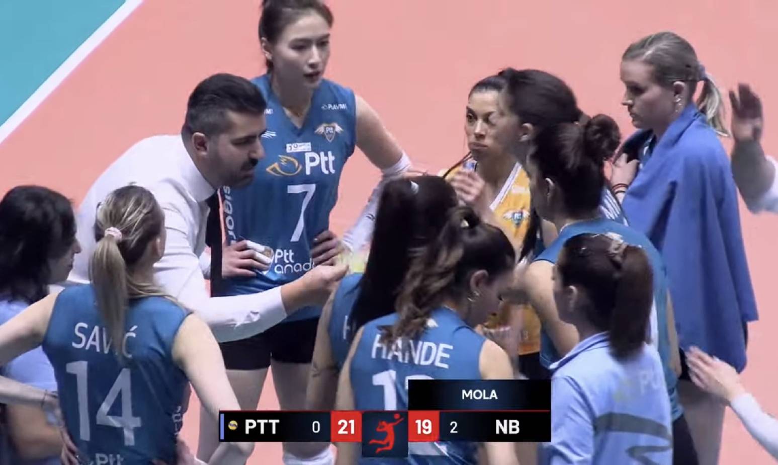 中国女排两任接应相聚土耳其,大哥刘晏含亲自宴请国家队小师妹!