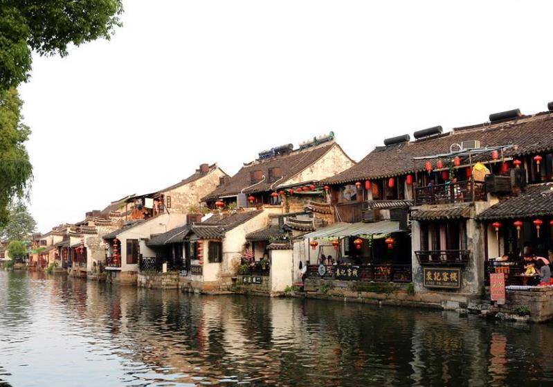 浙江有一"离奇"古镇,白天门票高达95元,晚上免费进入_