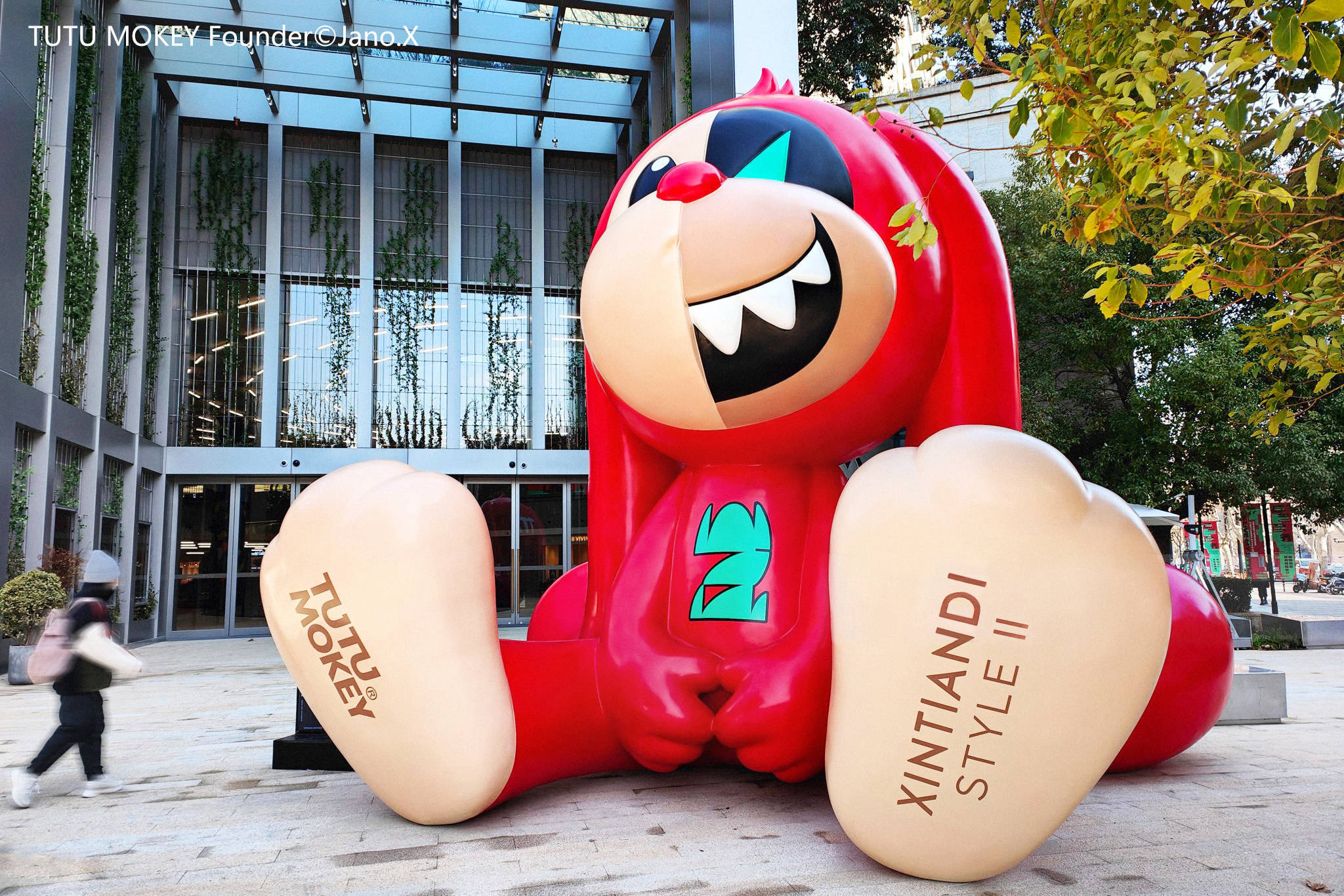 tutu mokey上海的大型艺术雕塑展,为潮流青年网红们的