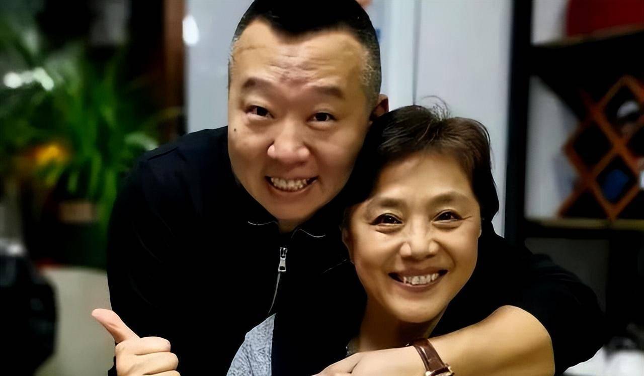 侯军是侯宝林的孙子,侯耀华的独子,师胜杰的徒弟,为何