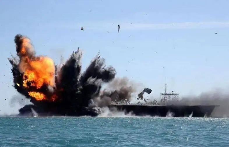 10万吨巨轮爆炸,美舰补给不足暴露,俄英之间的秘密藏