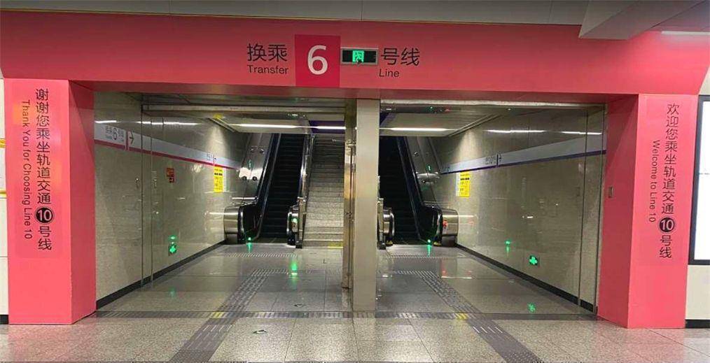 重庆:这座8d魔幻城市,有我国最深的地铁站,深度达到94米_红土地_李子