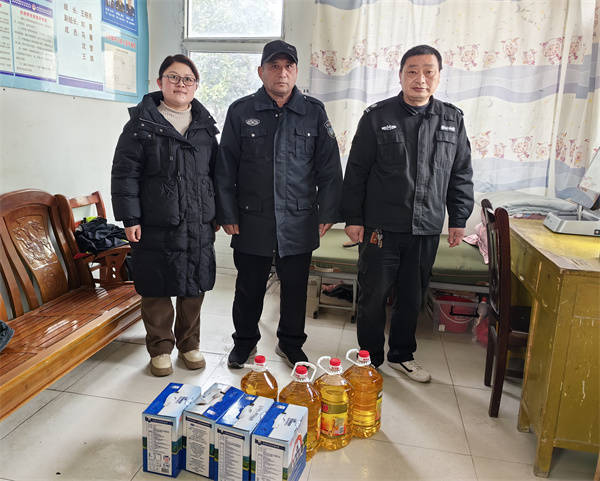 春节慰问送关怀情系一线暖人心盱眙县马坝镇中心幼儿园党支部新春慰问