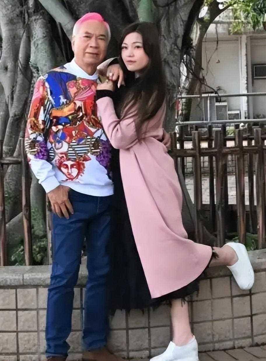 73岁李龙基现状:白发老态,为小36岁女友让他成为绿帽?
