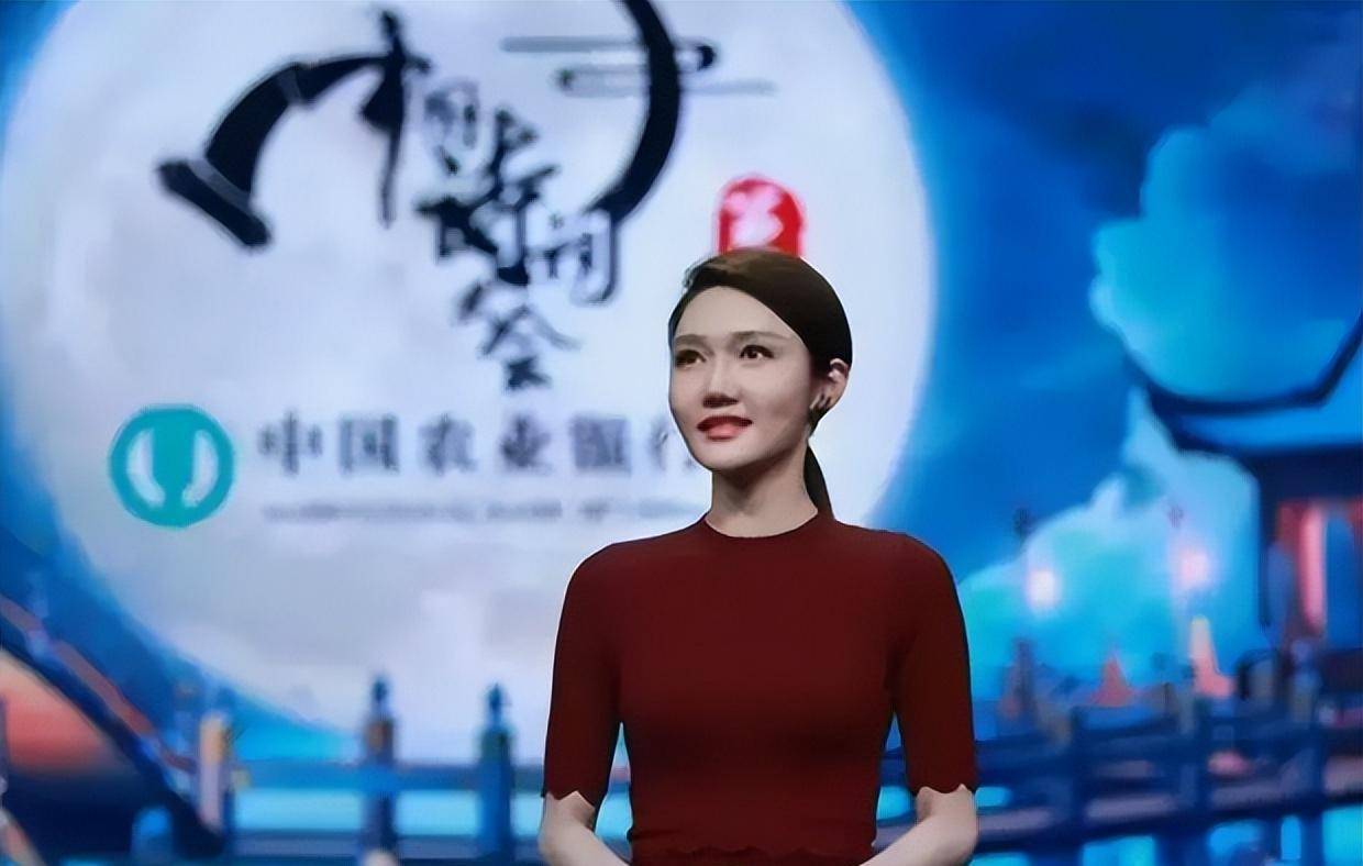 "挤"走董卿闯大祸,屡次犯错还稳坐央视一姐之位 龙洋到底有啥_观众