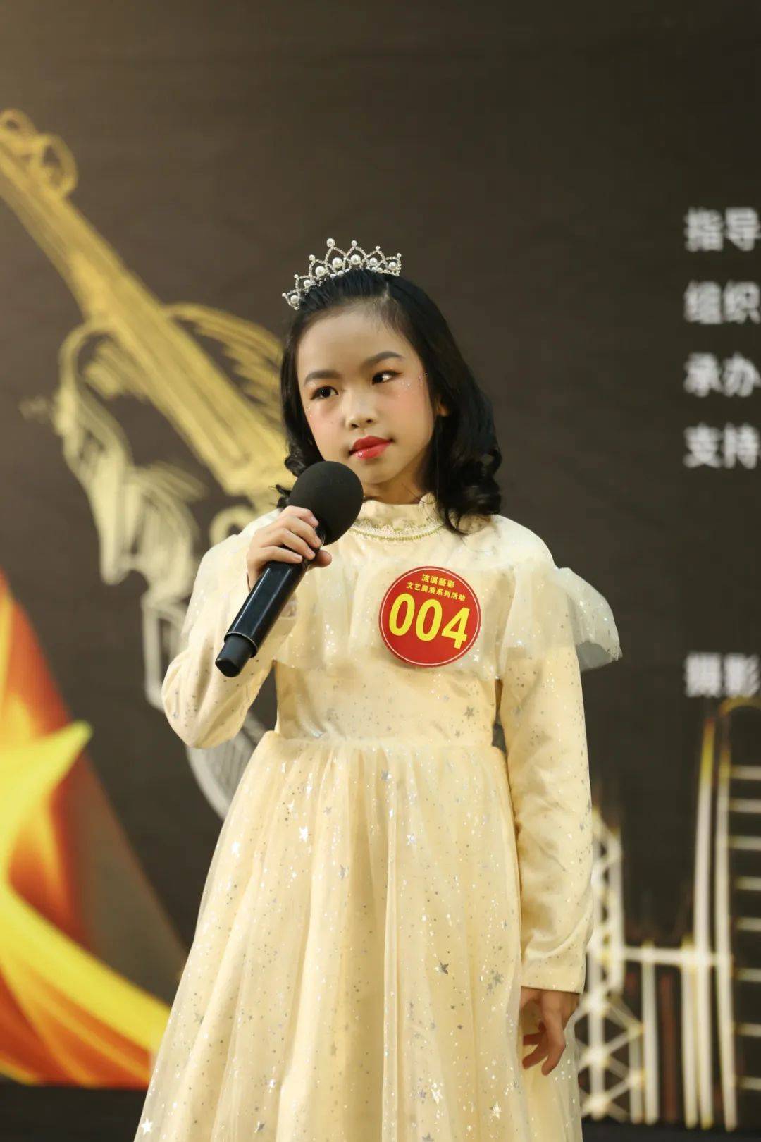 歌手专访-广州市形象大使|陈冰:67只要给我一个麦克风,我就能发光