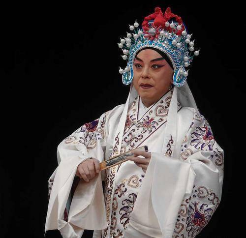 京剧演员于魁智演出嗓子哑了,确实上了年纪观众还是应该多多包容_视频