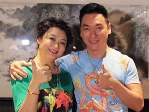 陈莉萍和陈泰铭都是新加坡演员,他们俩也还是同龄夫妻.