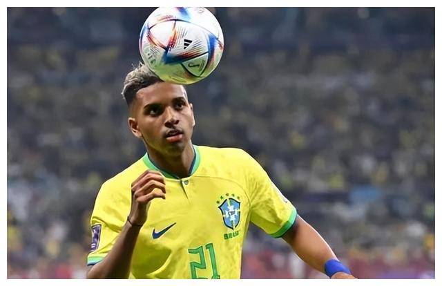 巴西国脚入驻红魔!曼联套现三人,满足皇马要求_罗德里戈_球员_前锋