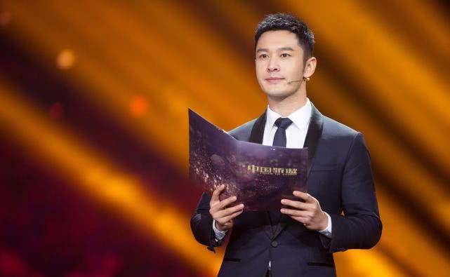 成龙吐槽黄晓明:本来岳飞是我演,不知道他用什么手段抢走了_演技_角色